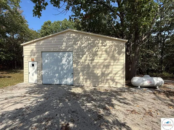 21215 Valley Rd, Warsaw, MO 65355