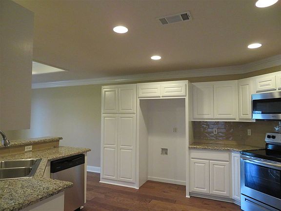 4th image of 517 Lexington Dr