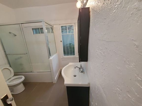 3rd image of 26 Westminster Ave APT 9