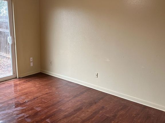 3rd image of 2010 W Algonquin Trl APT 4