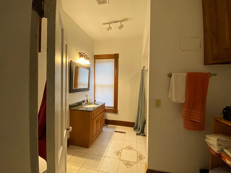103 E Lincoln St #B — Photo 9