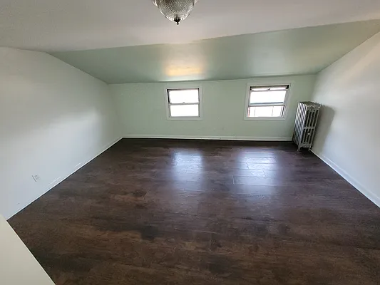 Rented by Halvatzis Realty | media 5