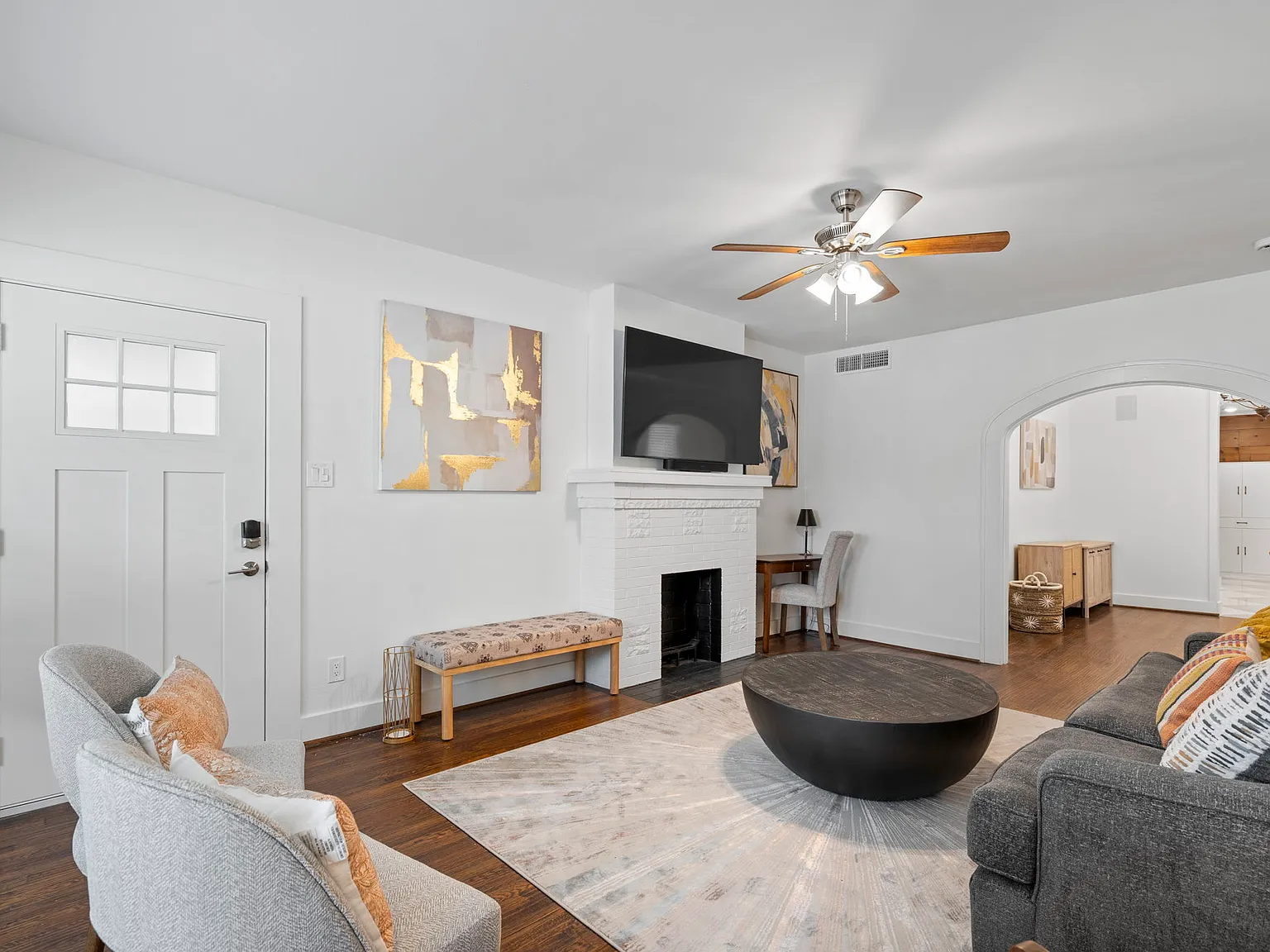 2 bed, 1400 sqft, $4,000 — Photo 2