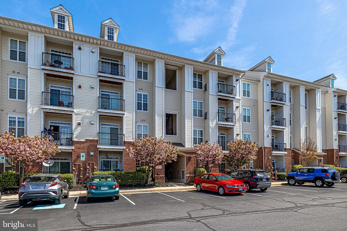 Building Photo - 21216 McFadden Sq #305