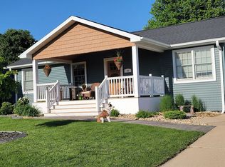 30 Zephyr St, Benton, WI 53803