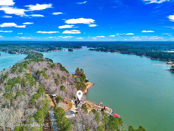 3rd image of 876 Ridge Rd