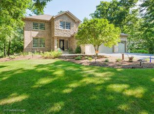 6N393 Creekside Dr, St Charles, IL 60175