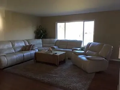 4 bed, 2.5 bath, 2600 sqft, $3,600 — Photo 4