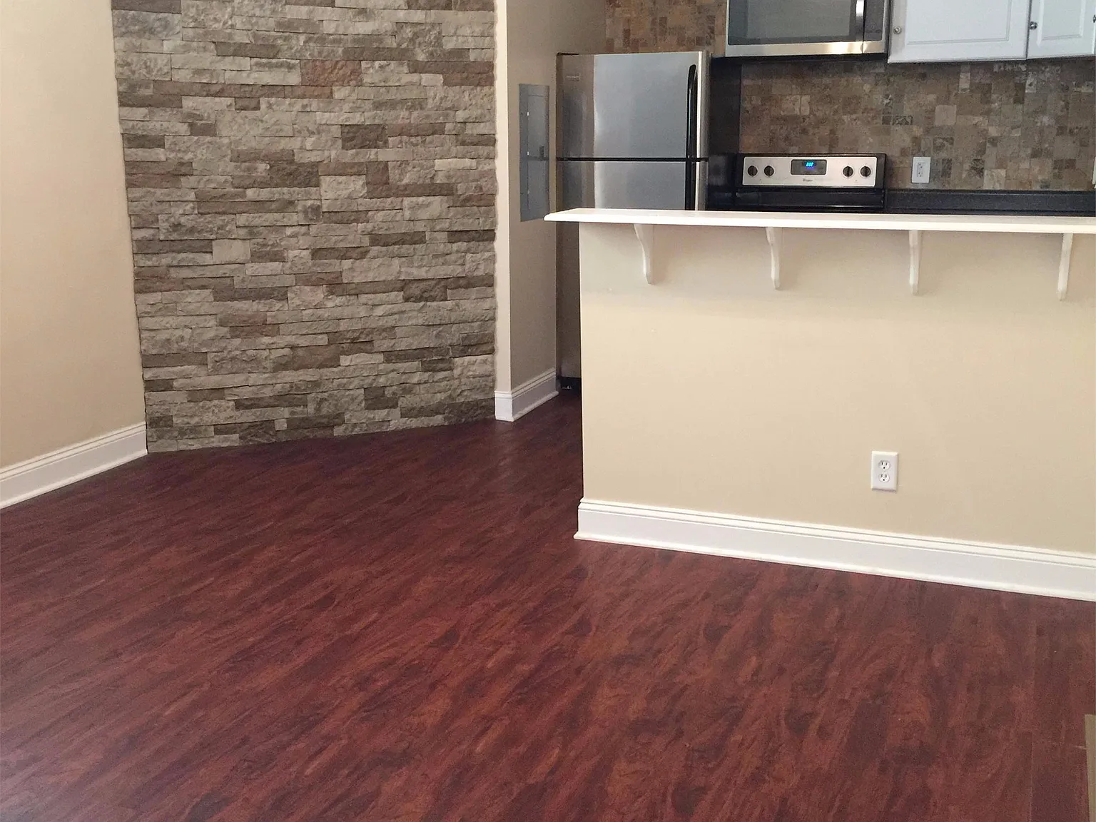 1012-1014 10th Street, Huntington, WV 25701 - 1012 Apt 1 — Photo 2