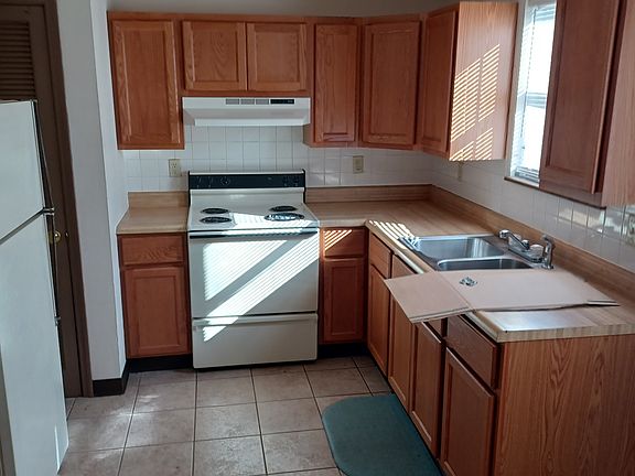 3rd image of 105 Swan Dr #A