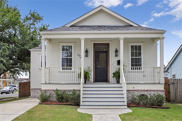 1st image of 1924 Rosary Dr