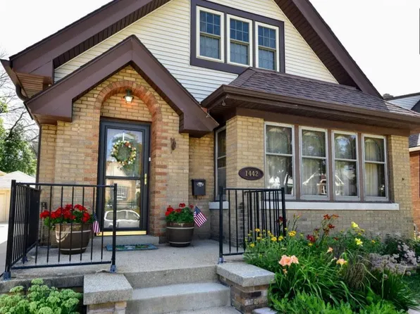 1442 S 54th STREET, West Milwaukee, WI 53214