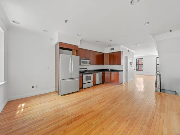248 East 33rd Street image 2 of 14