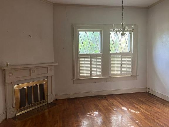 4th image of 418 Academy St