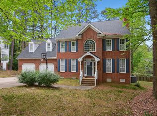 301 Parkknoll Ln, Cary, NC 27519