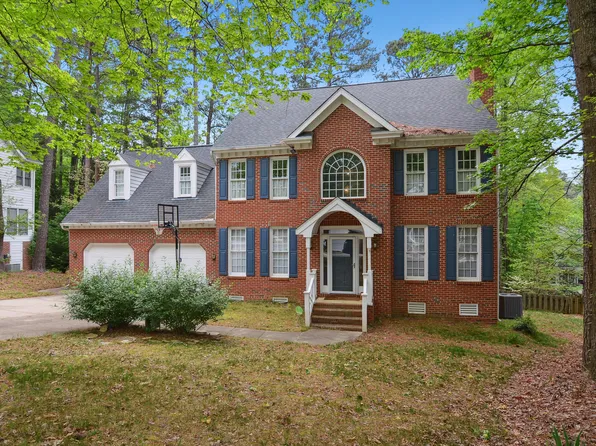 301 Parkknoll Ln, Cary, NC 27519