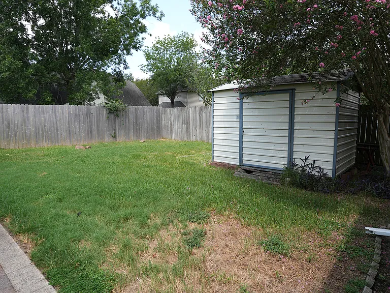 19419 Stamford Dr — Photo 21