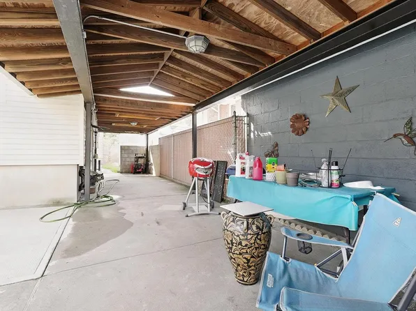 961 Avenue C image 20 of 21