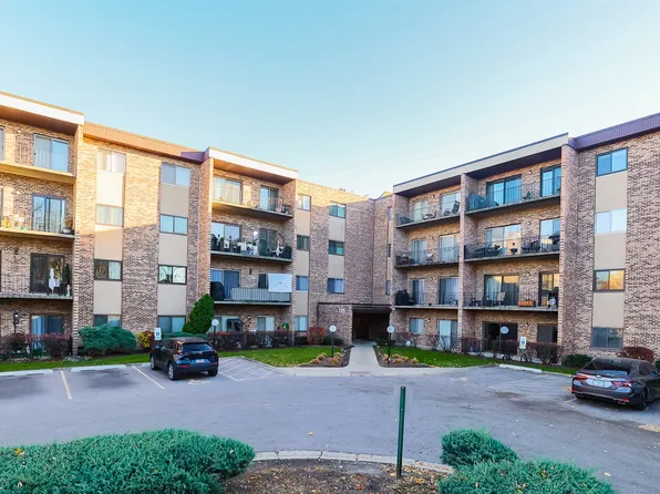 725 W Huntington Commons Rd APT 208, Mount Prospect, IL 60056