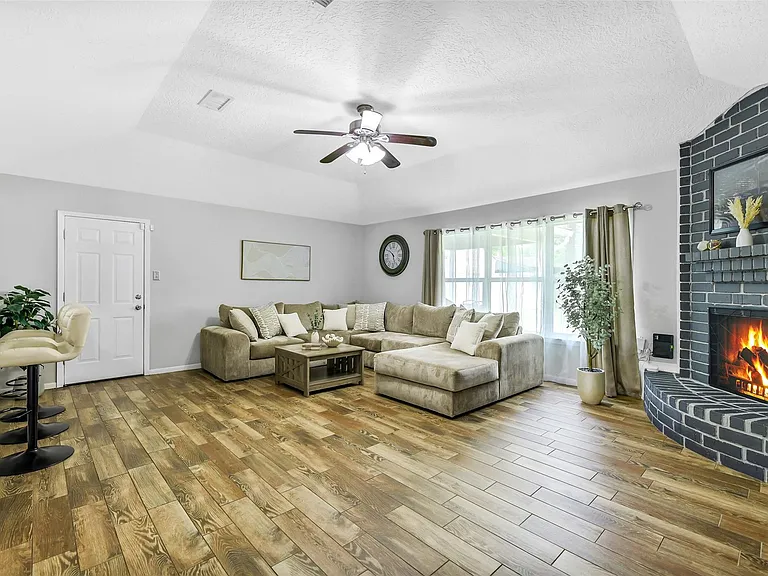 710 Razee Ct — Photo 8