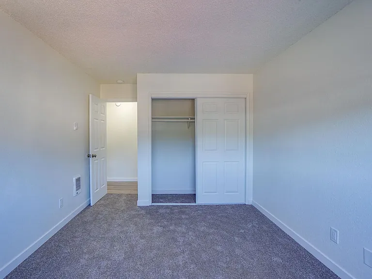 704 N Broadway St — Photo 28