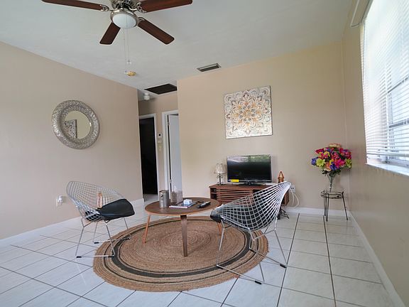 3rd image of 10837 NE 2nd Pl Unit 10837