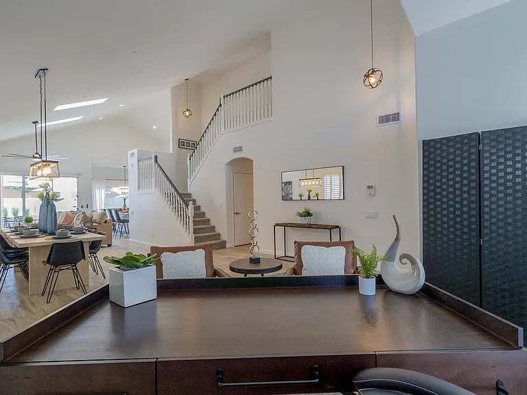 Designated Work Space +2 large room dividers
