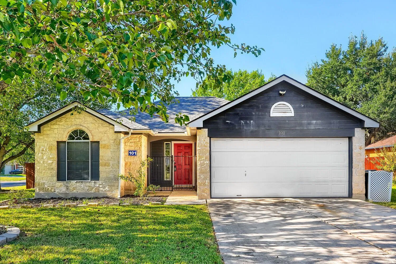 3 bed, 2.0 bath, 1206 sqft, $1,800 — Photo 1