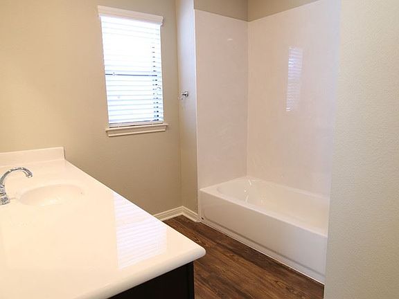 5th image of 400 Bosque Blvd Unit 109