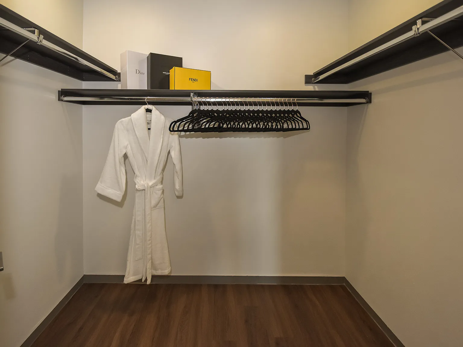 1 bed, 900 sqft, $895 — Photo 2
