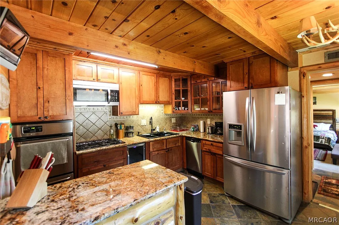 3 bed, 3.0 bath, 1561 sqft, $2,250 — Photo 3