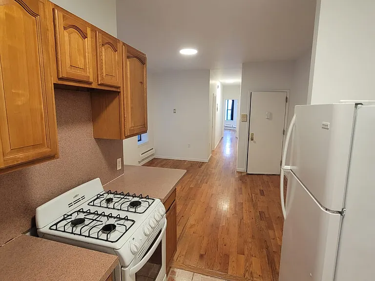 284 14th St #1R — Photo 5