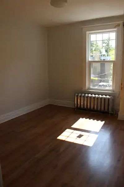 Winnipeg Apartment for rent - 4 Bedrooms — photo 2