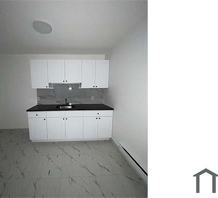 1st image of 25 Riverview Pl #2R