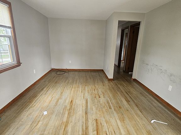 3rd image of 127 Warner St #2B