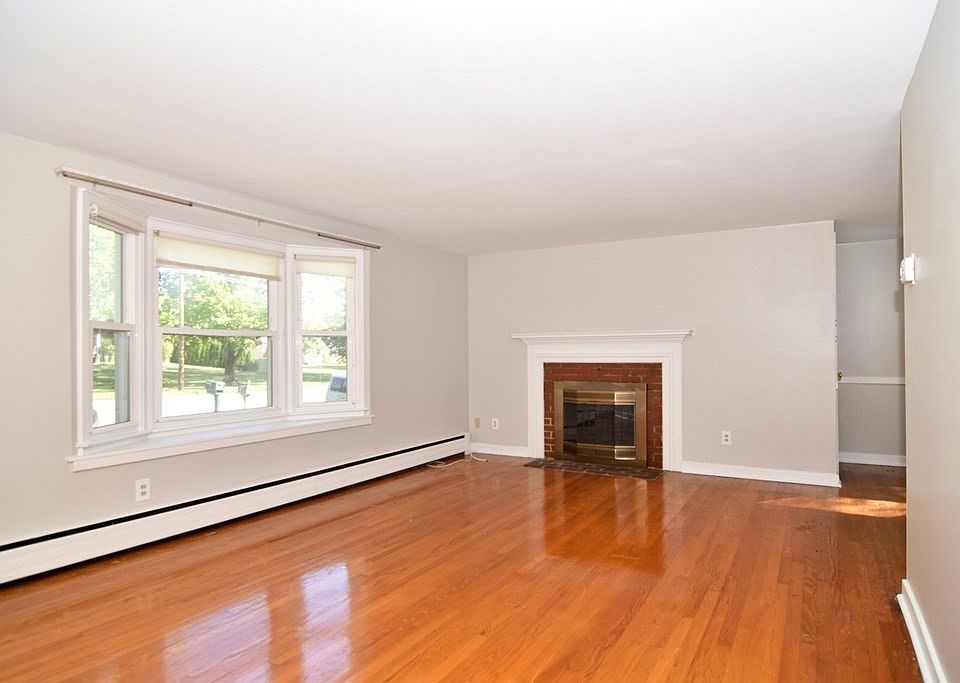 322 Maple Ave, Swansea, MA 02777 Zillow