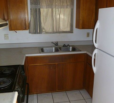 2nd image of 945 E 7th Dr