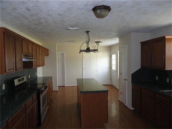 4th image of 17302 South Dr