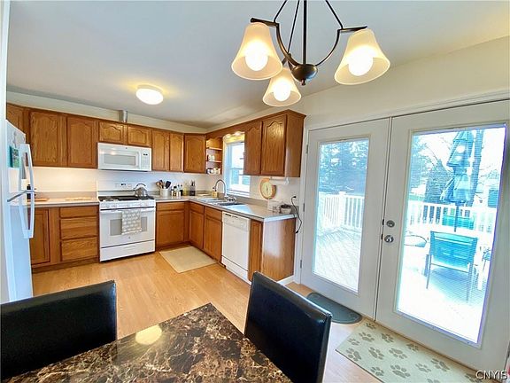 5th image of 303 Fay Ln