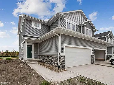 3 bed, 2.5 bath, 1550 sqft, $1,900 — Photo 1