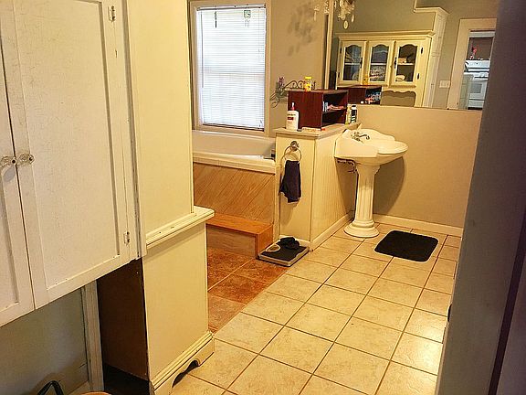 Master bathroom/laundry