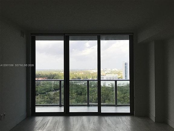 3rd image of 16385 Biscayne Blvd Unit 1902