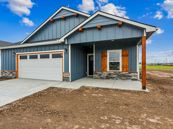 1558 N Emerald Valley Dr, Mulvane, KS 67110