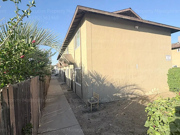 1405 Pacific St — Photo 1