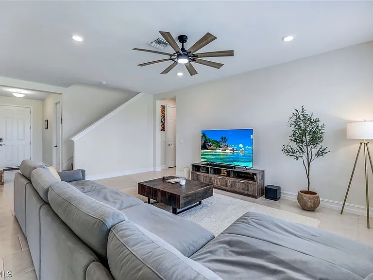 421 Coral Reef Pl — Photo 6