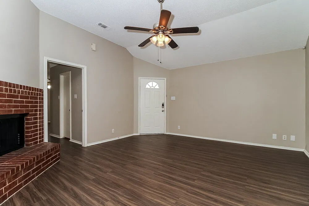 3 bed, 2.0 bath, 1523 sqft, $1,590 — Photo 4