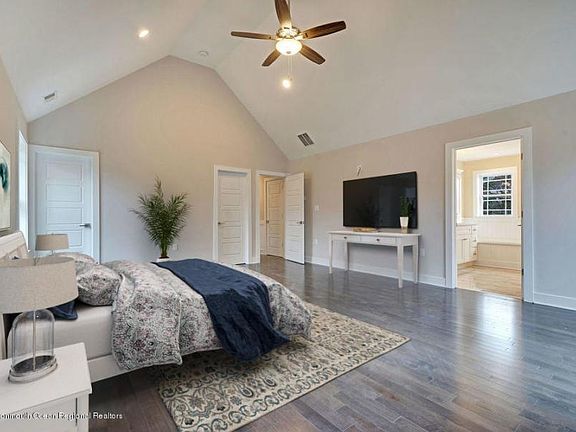 5th image of 568 Brookside Dr