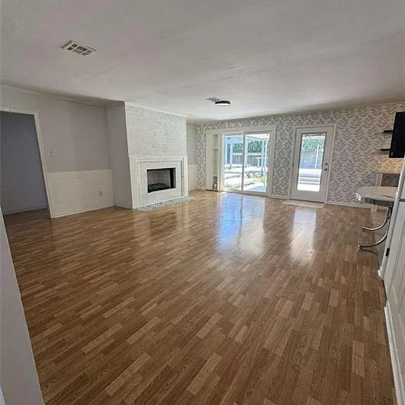 107 Cecile Dr — Photo 2