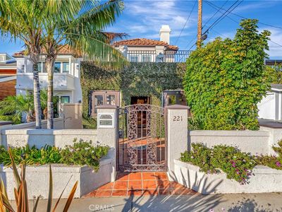 221 Hartford Ave, Huntington Beach, CA, 92648