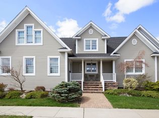 823 S 8th St, Lindenhurst, NY 11757